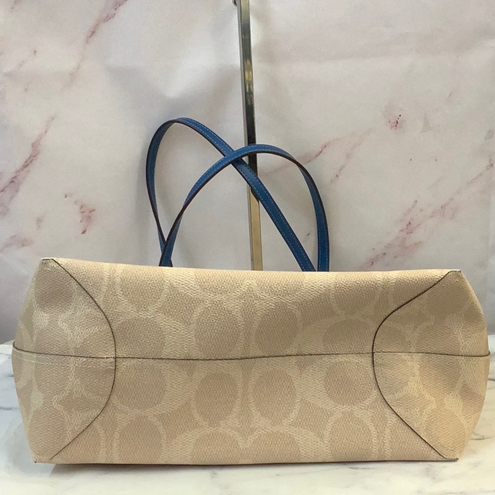 NWT Coach Graphic New York City Tote Signature Logo Beige and Blue Tote Bag - Picture 4 of 6
